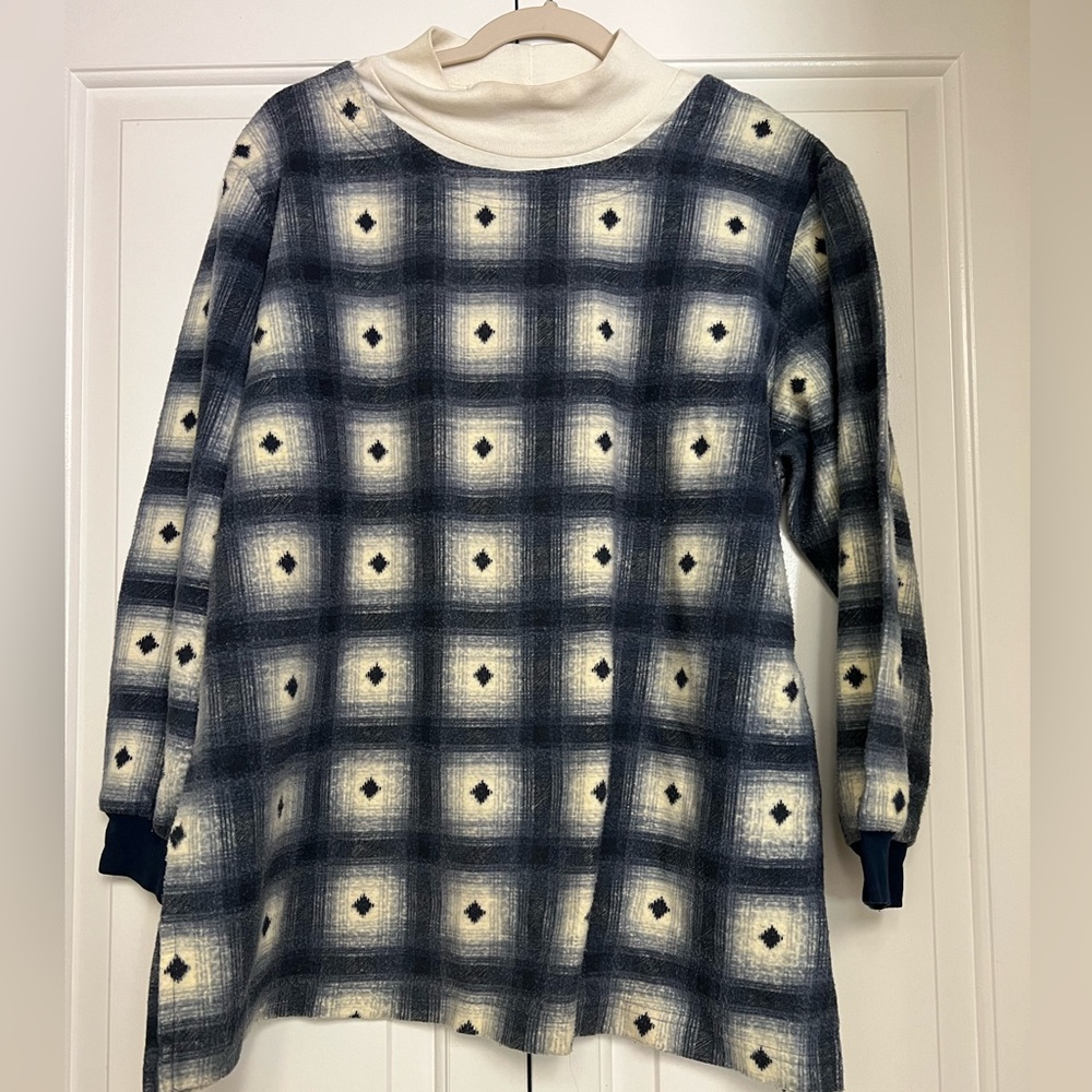 224. Vintage blue long sleeve